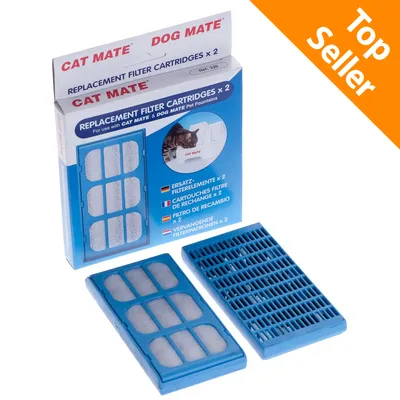 Cat Mate Dog Mate Replacement Filter Cartridges x 2, confezione con due cartucce filtro di ricambio blu per fontane per animali. Testo multilingue sulla scatola.