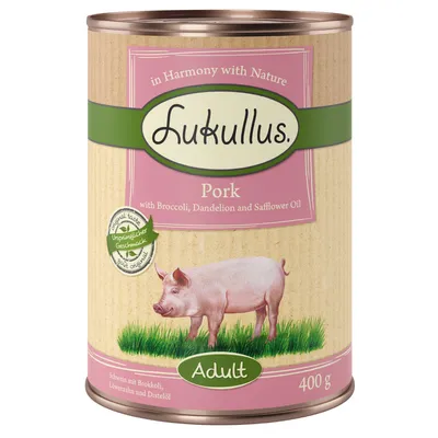 Blik Lukullus Pork Adult 400 g, met tekst: in Harmony with Nature, with Broccoli, Dandelion and Safflower Oil. Oorspronkelijke Geschmack. Schwein mit Brokkoli, Löwenzahn und Distelöl.
