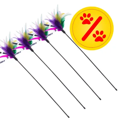 Lot de 5 baguettes pour chat avec plumes multicolores, tiges noires. Cercle jaune avec symbole pourcentage et empreintes rouges indiquant une offre ou promotion.