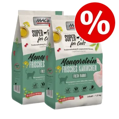 Två påsar MAC's Super Food for Cats Monoprotein Frisches Kaninchen torrfoder, 1,5 kg vardera, med röd procent-symbol för rabatt. Text: Fresh Rabbit, synliga certifieringssymboler.