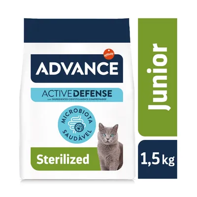 Saco de ração Advance Active Defense Junior Sterilized para gatos, 1,5 kg. Texto visível: Microbiota Saudável, com ingredientes cientificamente comprovados.