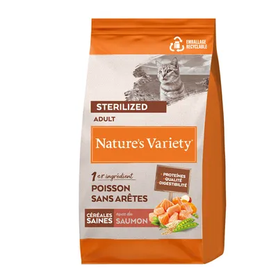 Sac Nature’s Variety Sterilized Adult, 1er ingrédient poisson sans arêtes, céréales saines avec du saumon, emballage recyclable, protéines qualité et digestibilité visibles sur l’emballage. Sac Nature’s Variety Sterilized Adult, 1er ingrédient poisson sans arêtes, céréales saines avec du saumon, emballage recyclable, protéines qualité et digestibilité visibles sur l’emballage.