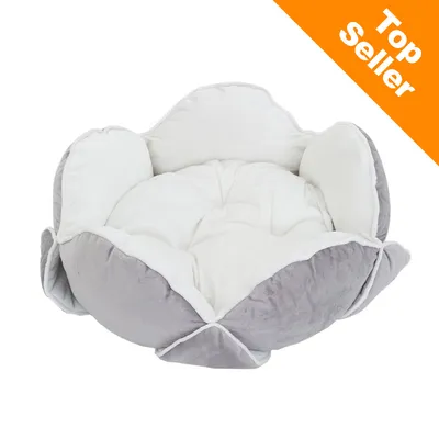 Rund, blød hunde- eller kattekurv i grå og hvid stof. Øverst til højre ses teksten 'Top Seller' på orange baggrund.