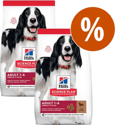 Dos sacos de pienso Hill's Science Plan Adult 1-6 Medium 11-25 kg cordero y arroz, imagen de perro en el envase, símbolo de porcentaje para oferta.