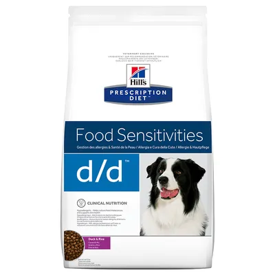 Hill's Prescription Diet Food Sensitivities d/d Duck & Rice hundfoder, bild på svartvit hund, text: Clinical Nutrition. Förpackning med synliga foderkulor.