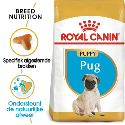 Royal Canin Puppy Pug hondenvoer, verpakking met afbeelding van mopshond, tekst: Specifiek afgestemde brokken, Ondersteunt de natuurlijke afweer, Breed Nutrition.