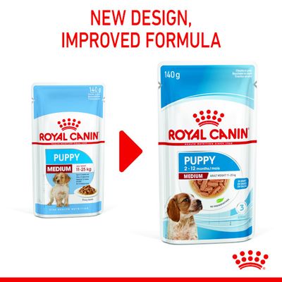 Royal Canin Puppy Medium 140 g, før og efter: ny emballage med teksten '2–12 months/mois', 'MEDIUM', 'ADULT WEIGHT 11–25 kg', 'NO PRESERVATIVES'. Øverst: New design, improved formula.