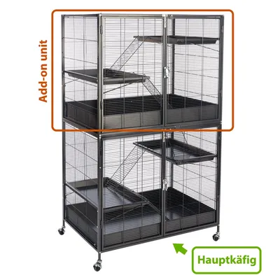 Erweiterungseinheit für Hauptkäfig, mit Metallgitter und mehreren Ebenen. Hauptkäfig unten, Add-on Unit oben markiert.