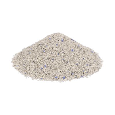 Hoop fijnkorrelig kattengrit met zichtbare blauwe korrels, geen verpakking of merknaam zichtbaar.