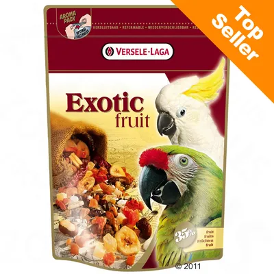 Balení Versele-Laga Exotic fruit s papoušky, směs sušeného ovoce, nápis Top Seller v rohu, označení 35 % fruit. Balení Versele-Laga Exotic fruit s papoušky, směs sušeného ovoce, nápis Top Seller v rohu, označení 35 % fruit.