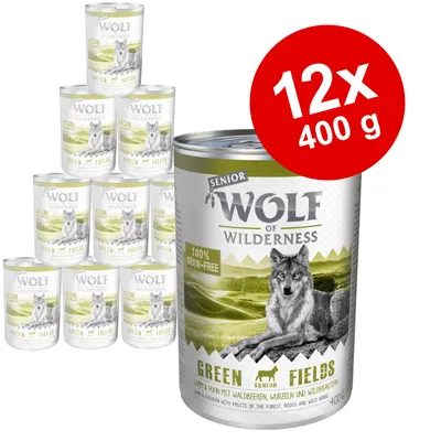 Wolf of Wilderness Senior Green Fields dåsefoder, 12 x 400 g. Tekst: 100% grain-free, GREEN FIELDS, Lamm & Huhn mit Waldbeeren, Wurzeln und Wildkräutern. Billede af ulv på etiketten.