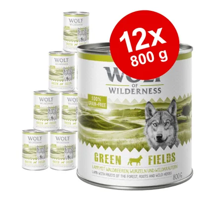 Wolf of Wilderness Green Fields, 12x800 g dåser. 100% grain-free. Lam med skovbær, rødder og vilde urter. Synlig tekst: 'Lamb with fruits of the forest, roots and wild herbs'.