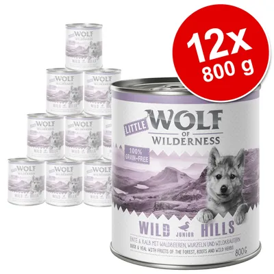 Little Wolf of Wilderness Wild Hills 12×800 g, 100% grain-free. Konzervy s nápisom Duck & Veal with fruits of the forest, roots and wild herbs. Viditeľná značka a hmotnosť.