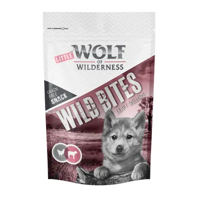 Little Wolf of Wilderness Wild Bites Leafy Willows, bezobilný pamlsek. Obal zobrazuje vlka a symboly pro psa a kočku. Little Wolf of Wilderness Wild Bites Leafy Willows, bezobilný pamlsek. Obal zobrazuje vlka a symboly pro psa a kočku.