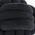 Close-up van een zwart, gevlochten touw met een getextureerd oppervlak.