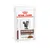ROYAL CANIN GASTROINTESTINAL MODERATE CALORIE, saszetka z wizerunkiem kota, napis VETERINARY, widoczne kawałki karmy w sosie, tekst: THIN SLICES IN GRAVY. ROYAL CANIN GASTROINTESTINAL MODERATE CALORIE, saszetka z wizerunkiem kota, napis VETERINARY, widoczne kawałki karmy w sosie, tekst: THIN SLICES IN GRAVY.