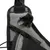 Detailaufnahme einer grauen Tasche mit integriertem Spender für schwarze Hundekotbeutel. Sichtbarer Reissverschluss und Netzmaterial.