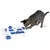 Pisică tigrată interacționând cu o jucărie puzzle alb-albastră pentru pisici, Cat Activity, cu bile și compartimente mobile din plastic.
