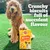 Pies obok opakowania Pedigree Markies Mini 500 g. Widoczny napis: Crunchy biscuits full of succulent flavour.