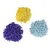 Trois balles en tissu à franges, une jaune, une bleue et une violette, présentées sur fond blanc.