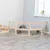 Recinto in legno con pareti a griglia, adatto per piccoli animali. Include tunnel e fieno come accessori, posizionato in un ambiente interno con finestra.