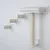Set tiragraffi da parete con tre gradini in sisal e una superficie imbottita per sdraiarsi. Design bianco, adatto per installazione verticale.