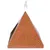 Abri pour chat en carton, forme de tipi triangulaire, décoré de plumes rouges et bleues. Ouverture latérale visible, poignée blanche sur le dessus.