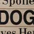 Testo in legno con scritta nera: "DOG" e altre parole parzialmente visibili.