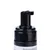 Schwarzer Pumpspender einer Pfotenreinigungsschaumflasche, Text auf der Flasche teilweise sichtbar: 'EN The paw cleaning foam can be used for...'.
