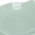 Prim-plan cu un bol din ceramică verde deschis, cu design ondulat și suprafață lucioasă.