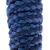 Gros plan sur une corde tressée en plastique bleu clair et bleu foncé, sans marque visible ni texte.