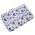 Coussin rectangulaire avec housse à motifs Harry Potter : Platform 9 3/4, châteaux, valises, trains rouges et parchemins. Poignée visible sur le dessus.