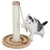 Kratzbaum mit Sisal-Säule, Holzsockel mit Spielschiene und rotem Ball. Katze spielt mit Feder an Schnur.