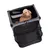 Transportbox aus grauem Stoff mit schwarzem Netz, geeignet für Haustiere. Hund sitzt im oberen Fach der Box.