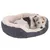 Panier pour chien en tissu gris à rebord haut, intérieur doux beige, avec un chien blanc et noir allongé à l’intérieur. Convient pour observer la taille et le confort du produit.