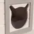 Detailweergave van een houten huis met kattenvormige ingang, lichte houtlook en grijs frame.