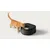 Kat eet uit een zwarte, automatische voerdispenser met een rond kijkvenster. Kat eet uit een zwarte, automatische voerdispenser met een rond kijkvenster.