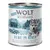 Boîte Wolf of Wilderness Little Blue River 800 g, 100% grain-free, poulet et saumon avec fruits des bois, racines et herbes sauvages. Texte en anglais et allemand visible.