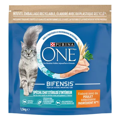 Purina ONE Bifensis, 1,5 kg, speciální krmivo pro kastrované kočky žijící uvnitř, hlavní složka kuře, recyklovatelný obal, viditelná kočka a plátky masa na obalu.