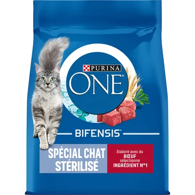 Purina ONE Bifensis Spécial Chat Stérilisé, text: élaboré avec du bœuf sélectionné ingrédient n°1. Bild på katt, köttbitar, spannmål och örter på förpackningen.