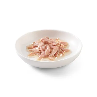 Vaschetta con teneri e succosi filetti di pollo nel loro succo naturale.