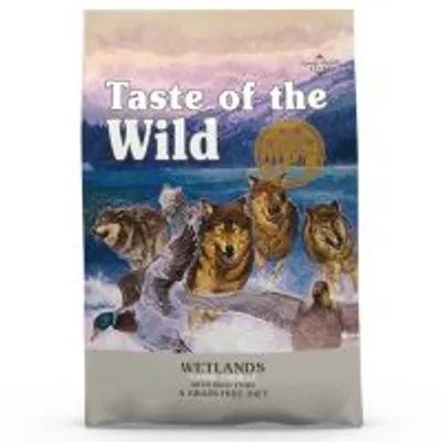 Confezione di crocchette Taste of the Wild Wetlands, testo visibile: 'Taste of the Wild', 'Wetlands', 'Grain-Free Diet'. Immagine con lupi e anatre su sfondo naturale.