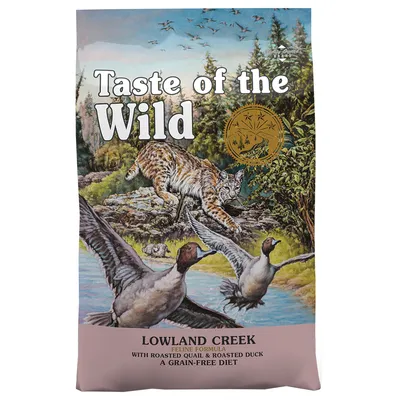Opakowanie Taste of the Wild Lowland Creek Feline Formula, widoczne napisy: with roasted quail & roasted duck, a grain-free diet. Ilustracja rysia i kaczek na tle natury.