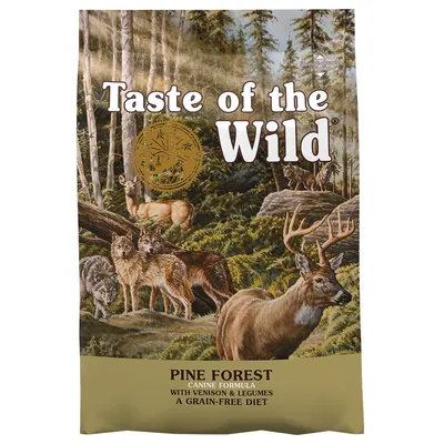 Opakowanie Taste of the Wild Pine Forest Canine Formula with Venison & Legumes, A Grain-Free Diet. Ilustracja lasu z jeleniem i wilkami. Widoczna nazwa marki i produktu.