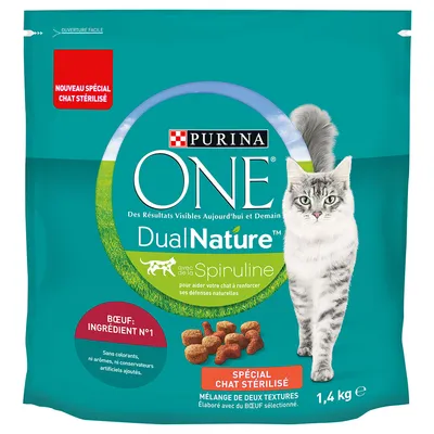 Balenie Purina ONE DualNature s hovädzím, spirulinou, pre sterilizované mačky, 1,4 kg. Text: Bœuf: ingrédient n°1, Spécial chat stérilisé, mélange de deux textures. Mačka na obale.