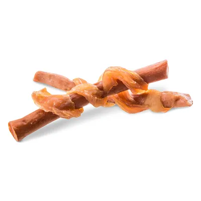 Dos snacks masticables de carne prensada con tiras enrolladas, aptos como premio o entretenimiento para mascotas.