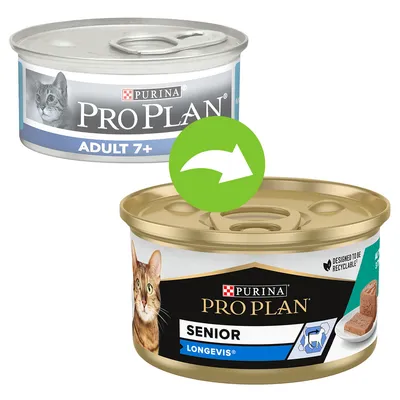 Změna obalu: PURINA PRO PLAN ADULT 7+ na PURINA PRO PLAN SENIOR LONGEVIS, konzervy pro kočky s viditelnými nápisy a obrázky koček.