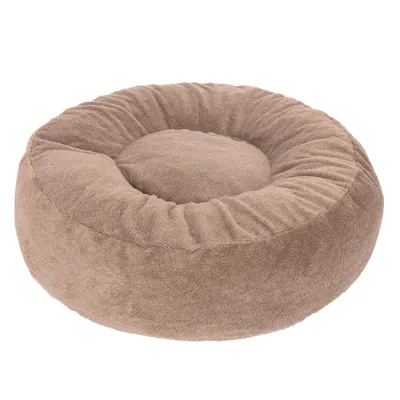 Rond, bruin knuffelbed met een zachte stoffen bekleding en een verhoogde rand.