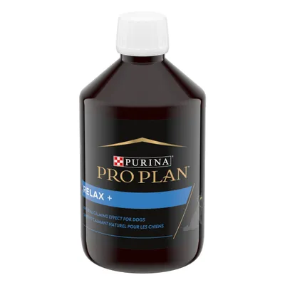 Μπουκάλι με ετικέτα PURINA PRO PLAN RELAX+ και αγγλικό κείμενο: Natural calming effect for dogs / Effet calmant naturel pour les chiens.