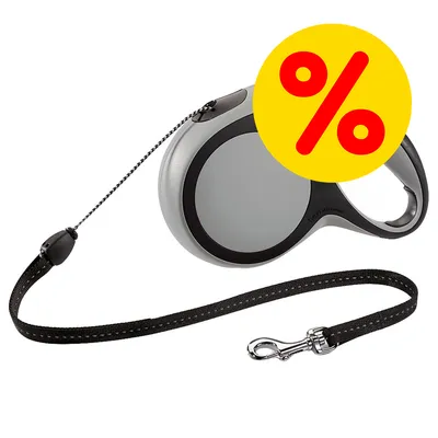 Guinzaglio avvolgibile nero e grigio con moschettone in metallo, simbolo percentuale rosso su sfondo giallo indica offerta o sconto visibile sull'immagine.